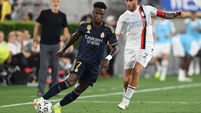 Vinicius ra mắt áo số 7 hoàn hảo