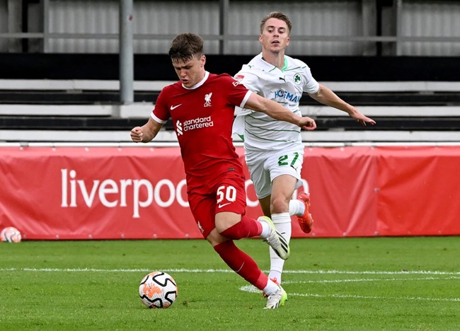 Ngôi sao tốc độ xuất hiện trong trận cầu điên rồ của Liverpool