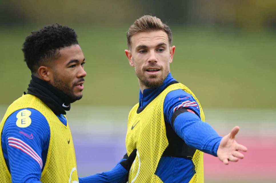 Henderson rời Liverpool, Reece James đăng dòng biểu cảm