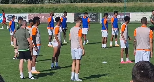 Thương vụ chưa chính thức, Henderson đã bắt đầu tập luyện ở Al-Ettifaq