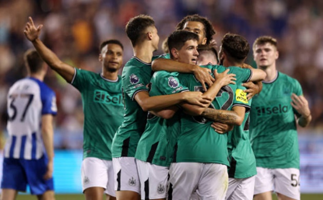 Newcastle ngược dòng Brighton trong 6 phút cuối