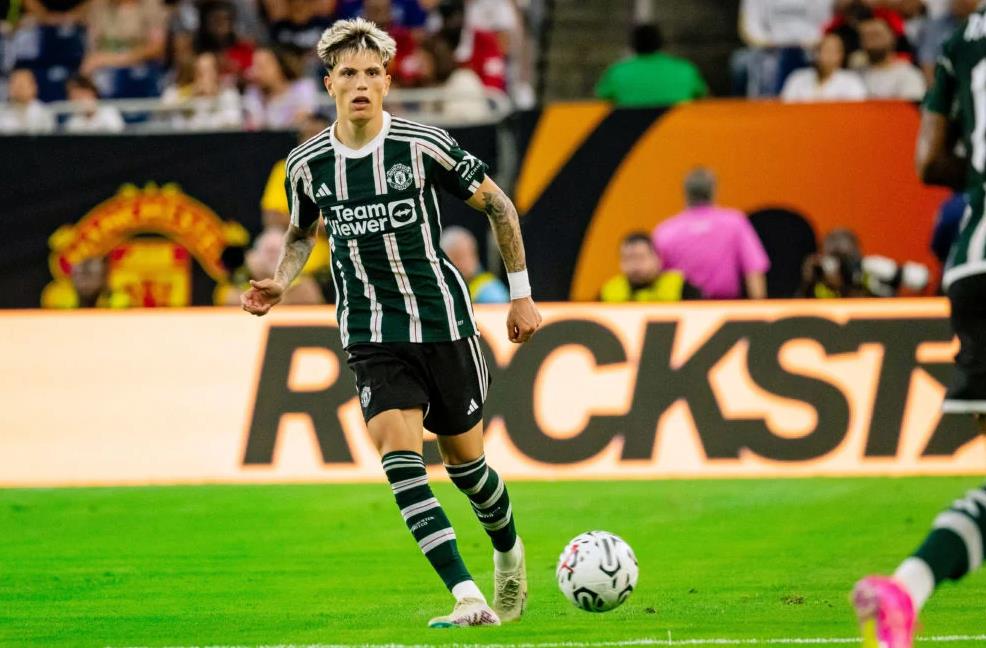  Vinicius Jr khen ngợi sao trẻ M.U