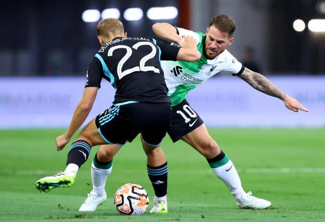 Nhạc trưởng Liverpool khiến chuyên gia mê mẩn