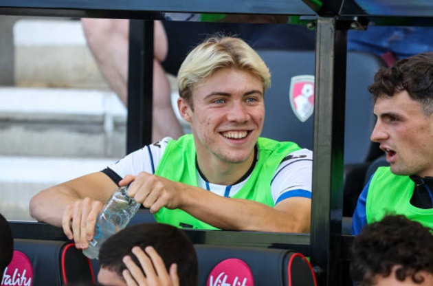 Thấy gì từ việc Man United chiêu mộ thành công Rasmus Hojlund?