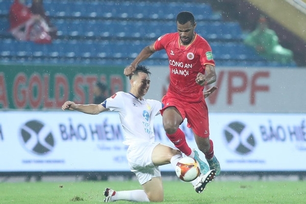 Thắng ở phút bù giờ, Công an Hà Nội trở lại ngôi đầu V-League 2023