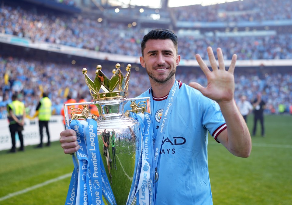 Chốt xong Gvardiol, Man City đăng bán 1 cái tên