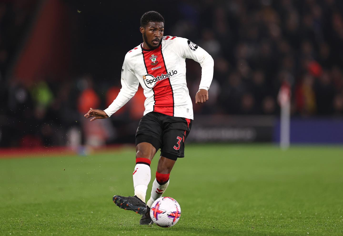Maitland-Niles tiến gần bến đỗ mới