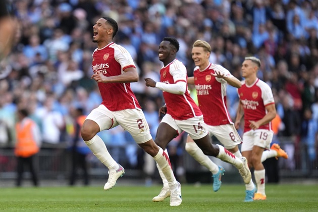 Kịch bản điên rồ, Arsenal giành Siêu cúp Anh