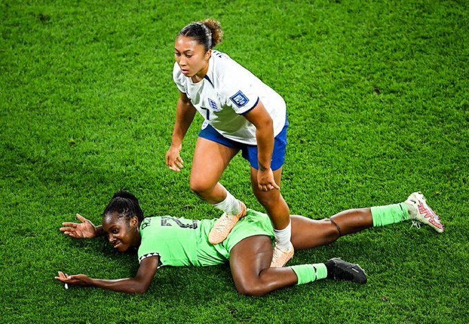 Đạp đối thủ, sao nữ tuyển Anh sẽ bị cấm thi đấu đến hết World Cup?