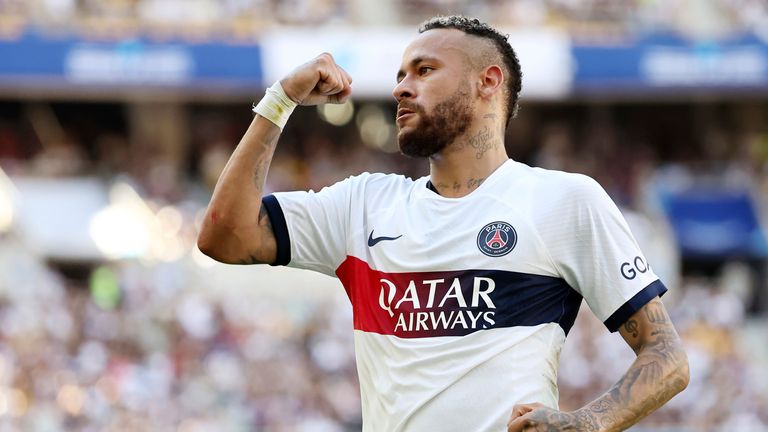 Thật hư việc Neymar "nổi loạn" ở PSG