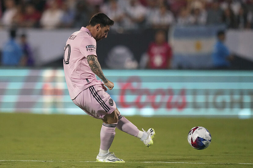 “Với Messi, đá phạt gián tiếp chẳng khác gì phạt đền”