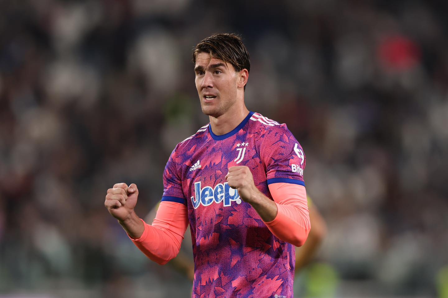 Allegri phá vỡ im lặng về tương lai Vlahovic