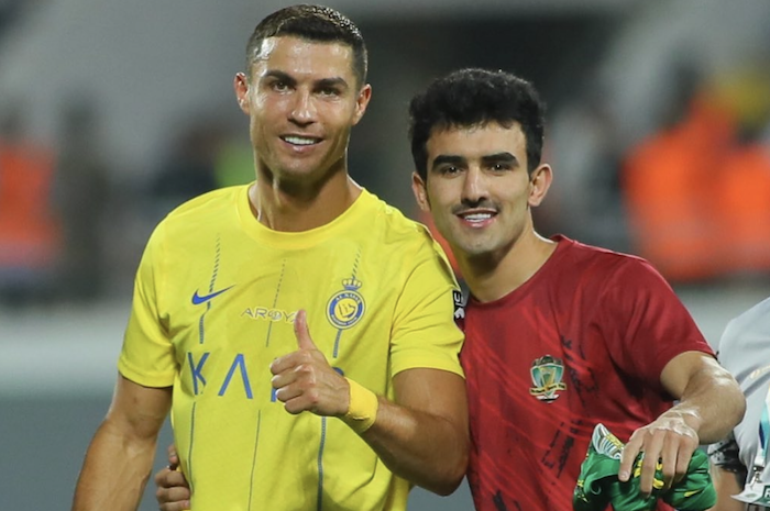 Chụp ảnh với Ronaldo, sao Ả Rập gây sốc với màn "khen đểu" CR7 