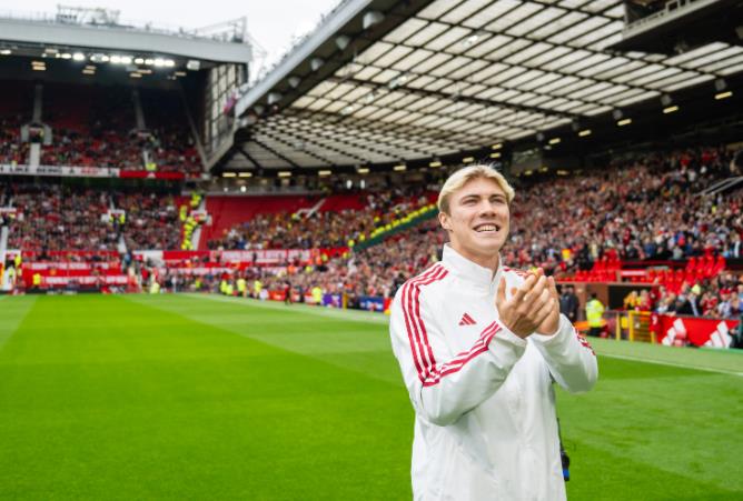 Harry Redknapp nêu tên cầu thủ M.U phải mua nếu muốn vô địch