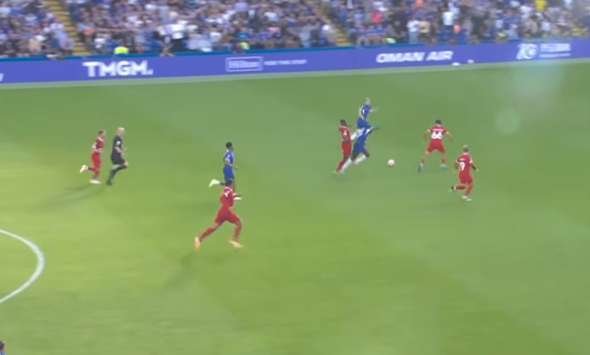 2 'tia chớp' xuyên phá hàng thủ, Liverpool toát hết mồ hôi hột