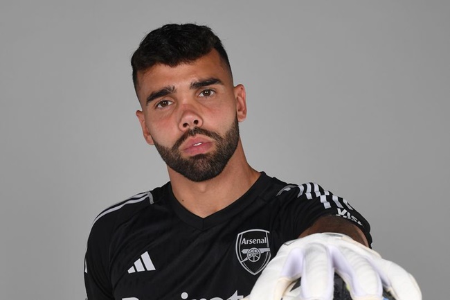 Lý giải cho động thái sốc của Arsenal với Raya