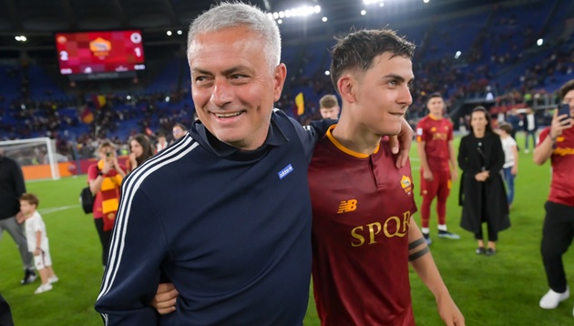 Mourinho cần đối tác chia lửa với Dybala