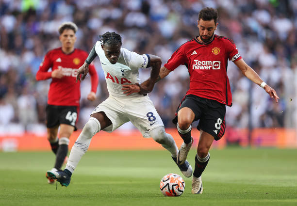 "Cỗ máy tuyến giữa" khiến Man Utd ôm hận