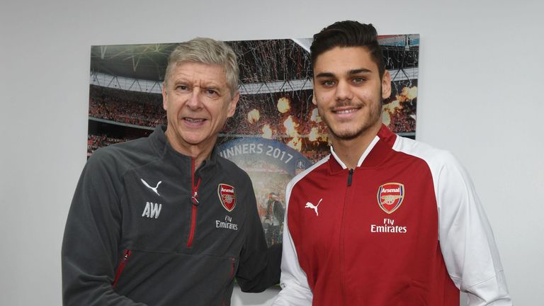Người cũ Arsenal sắp tái xuất Premier League
