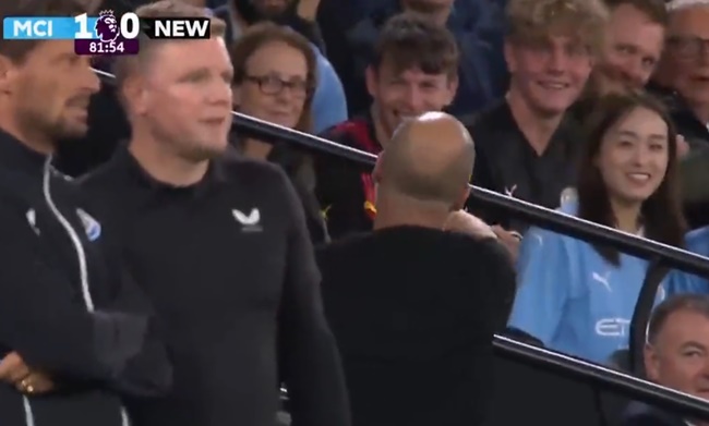 Pep nổi quạu đầy hài hước với CĐV Man City
