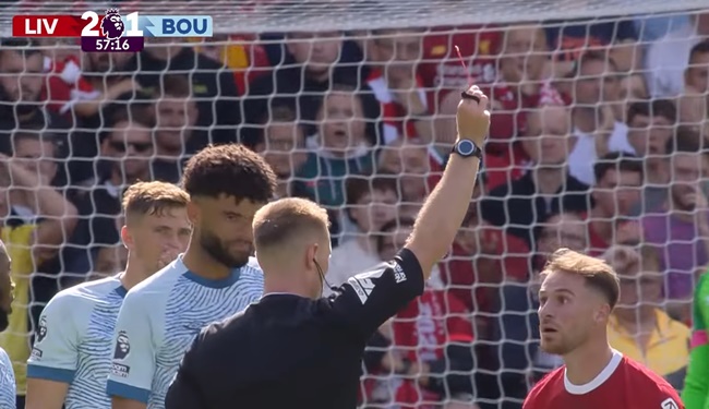 Toàn cảnh Allister trố mắt sốc nặng trong ngày ra mắt sân Anfield