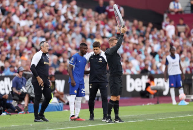 Ảnh bài viết Moises Caicedo hóa thảm họa trong ngày ra mắt Chelsea