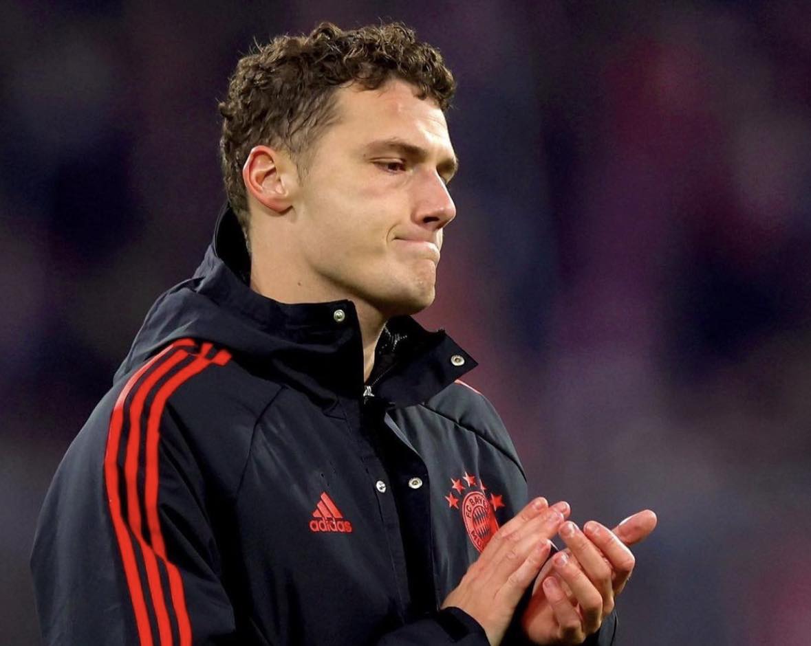 Pavard tung động thái, Man United đón tin buồn