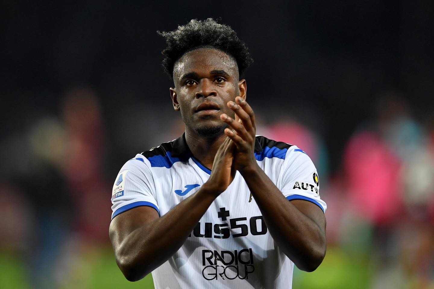 Thay Abraham, Mourinho gặp khó