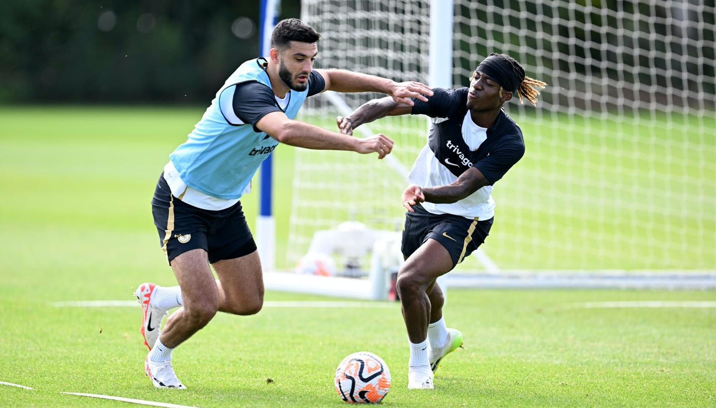 Viện binh tái xuất; Caicedo phản ứng cực cháy trên sân tập Chelsea