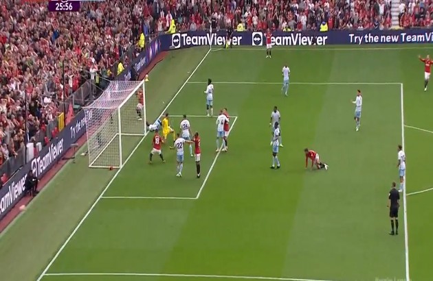 Martial ôm đầu thất vọng với Casemiro