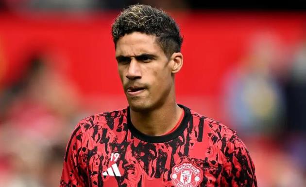 Ten Hag hé lộ tình hình của Varane