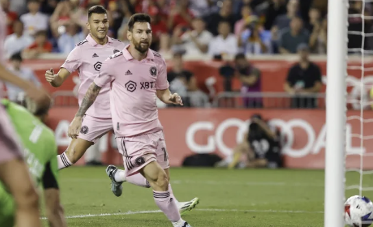 "Một phần nhỏ của giây là quá nhiều với Messi"