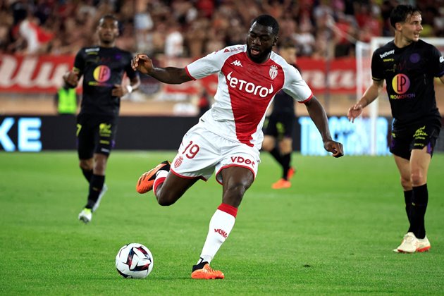 Xác nhận: Man United hỏi mượn tiền vệ Monaco