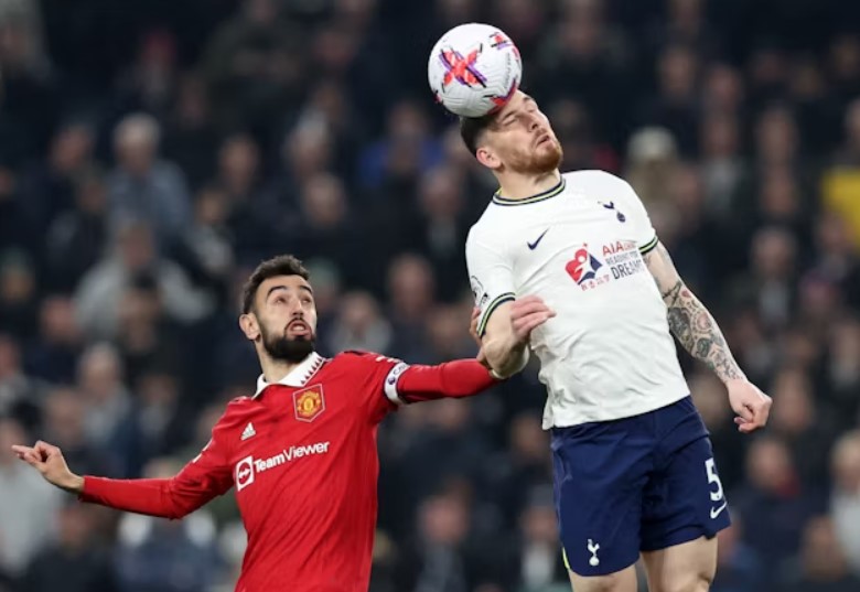 Mục tiêu tiền vệ của Man United sắp tái ngộ Fred