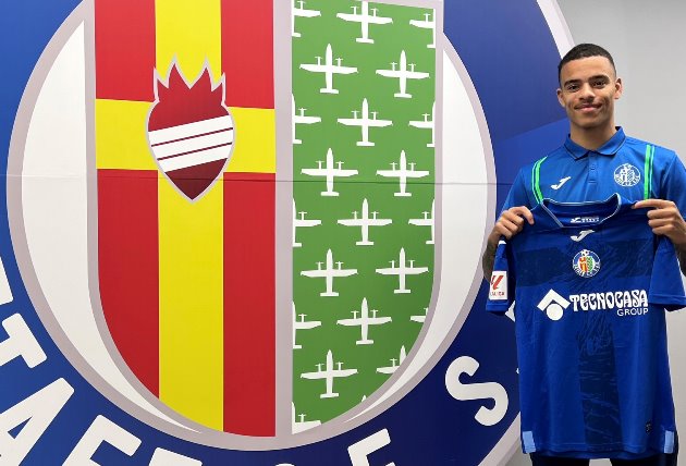 Mason Greenwood rạng rỡ khoe áo đấu Getafe
