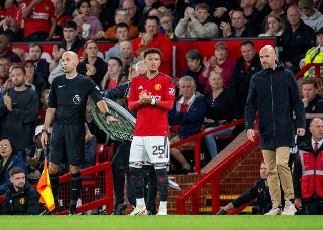 Ten Hag không phải Ole hay Mourinho, cầu thủ Man Utd đừng mơ lộng hành