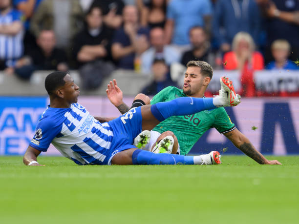 "Cơn lốc đường biên" của Brighton quá ấn tượng