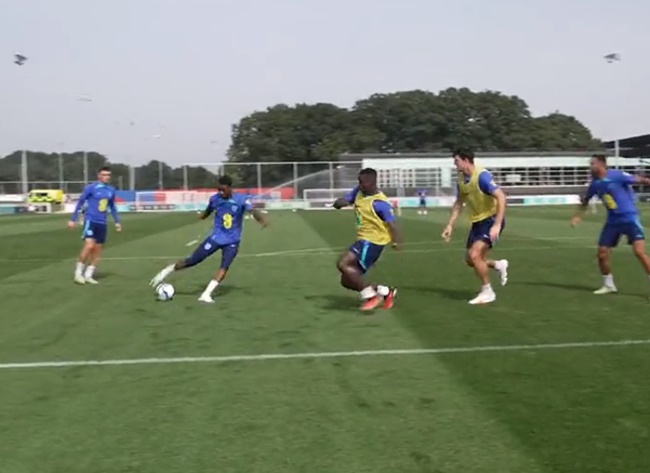 Ảnh bài viết Rashford solo bất thành, Neville đã đúng về White