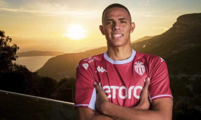 'Cafu mới' tự hào khi được M.U săn đón
