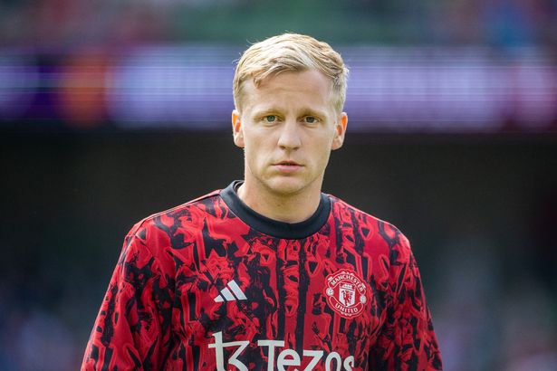 Xác nhận: Van de Beek nhận cú sốc từ Man United