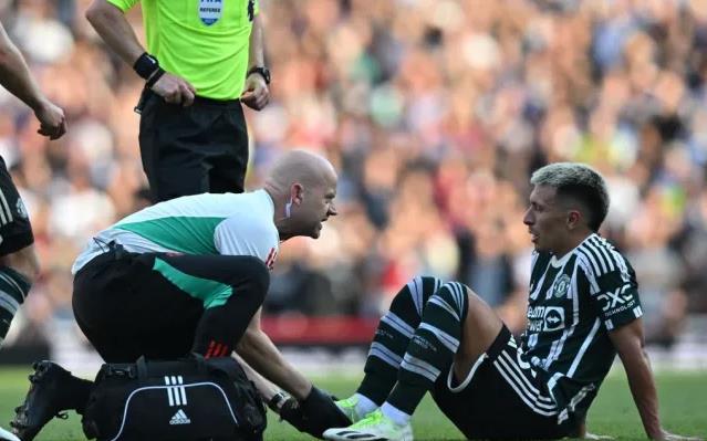M.U đấu Brighton: Tân binh ra mắt; Dấu hỏi Martinez