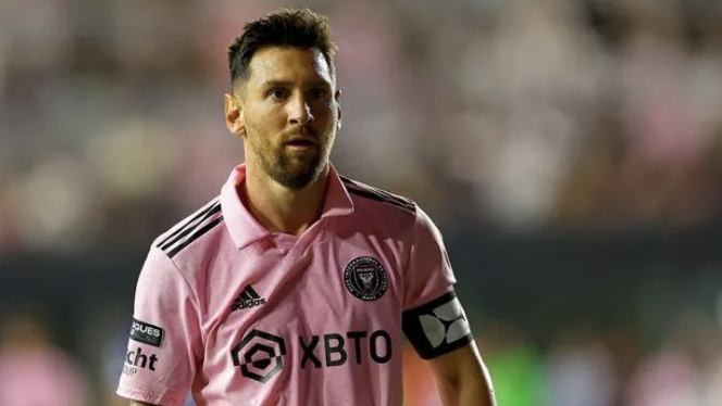 "Messi thất vọng ra mặt khi đánh rơi chiến thắng"