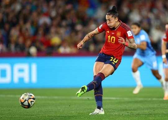 Nữ ngôi sao bị Chủ tịch LĐBĐ "khóa môi" dẫn đầu đề cử FIFA The Best 2023