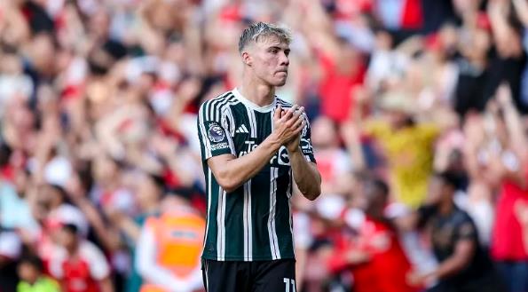 Rasmus Hojlund bị đánh giá thấp hơn cả Nicklas Bendtner