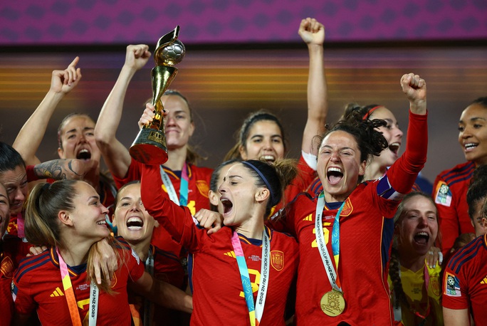 Các nhà vô địch World Cup vẫn từ chối lên tuyển, cựu Chủ tịch LĐBĐ Tây Ban Nha ra tòa