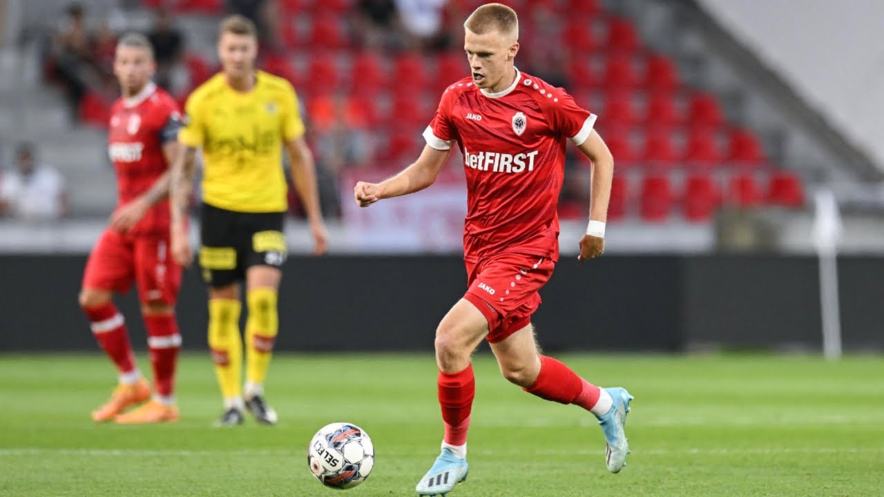 Ảnh bài viết Mục tiêu của M.U được so sánh với Xavi và Iniesta