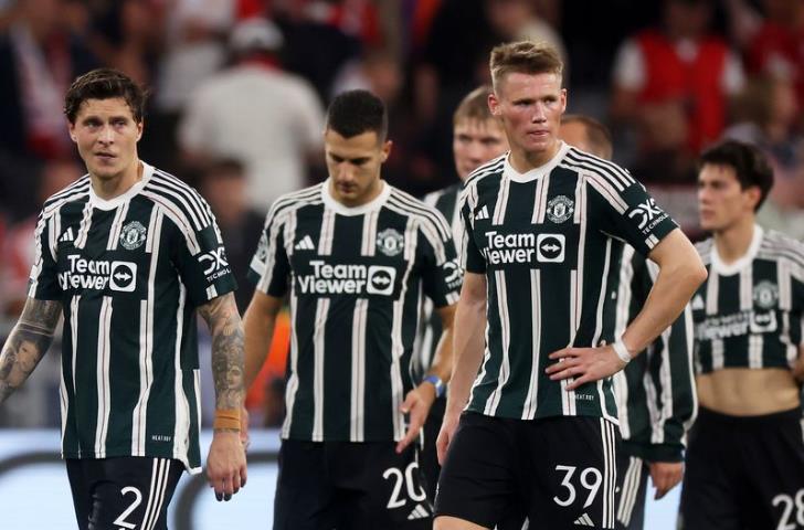 Ảnh bài viết Victor Lindelof phản ứng sau sai lầm của Onana