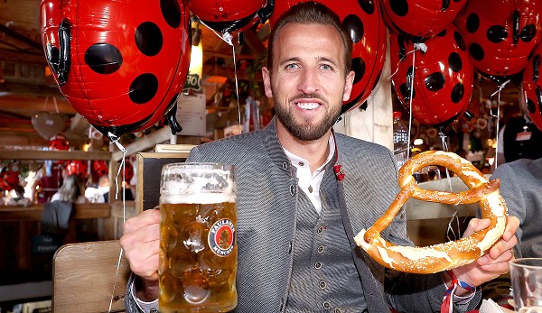 Bayern Munich vững ngôi đầu Bundesliga, các sao thoải mái dự lễ hội bia Oktoberfest