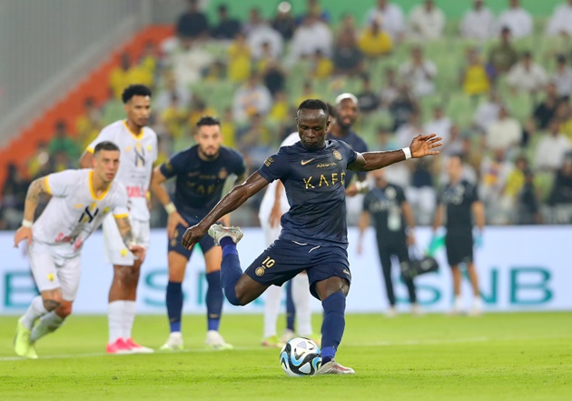 Ảnh bài viết Ruben Neves giải nguy; Mane tỏa sáng khi Ronaldo vắng mặt