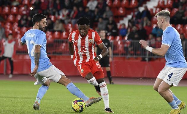 Ảnh bài viết Cựu cầu thủ M.U lập hat-trick kiến tạo trong 5 phút cho Almeria